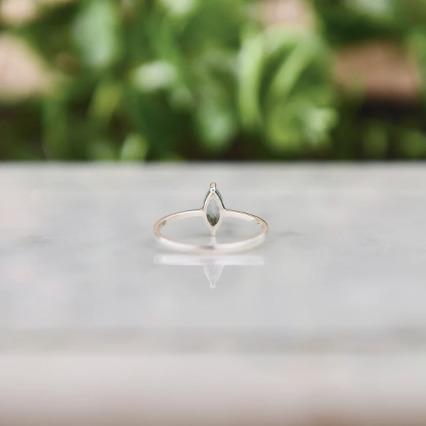 Bague marquise en argent et aigue-marine