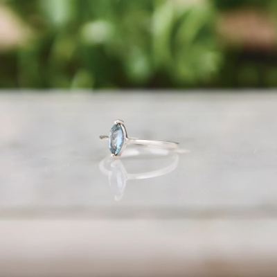 Bague marquise en argent et aigue-marine