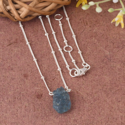 Collier en argent avec aigue-marine brute