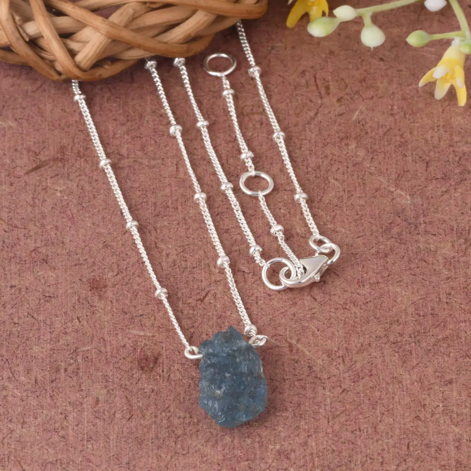 Collier en argent avec aigue-marine brute