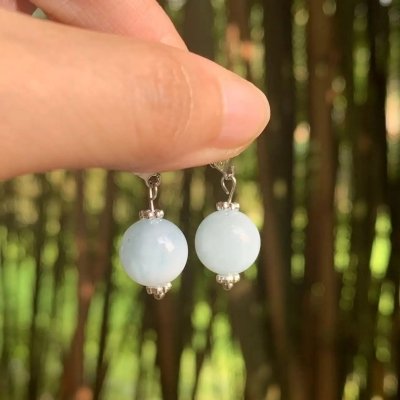 Boucles d'oreilles dormeuses en argent et aigue-marine