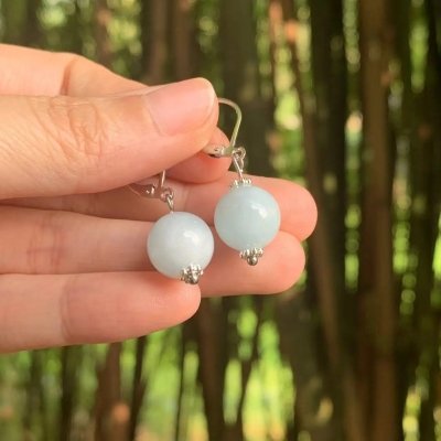 Boucles d'oreilles dormeuses en argent et aigue-marine
