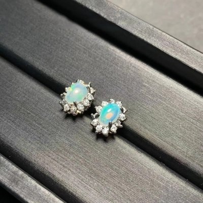 Boucles d'oreilles en argent et opale blanche d'Australie