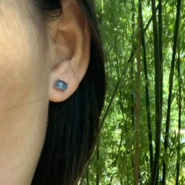 Boucles d'oreilles puces en argent et aigue-marine