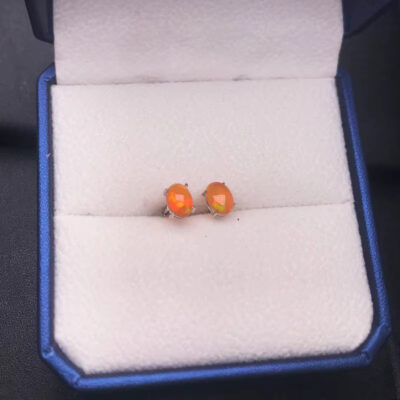 Lithos Style 39 Boucles d'oreilles puces en argent et opale de feu