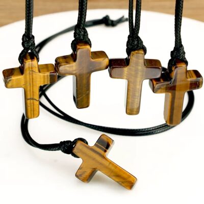Collier avec pendentif croix en oeil de tigre
