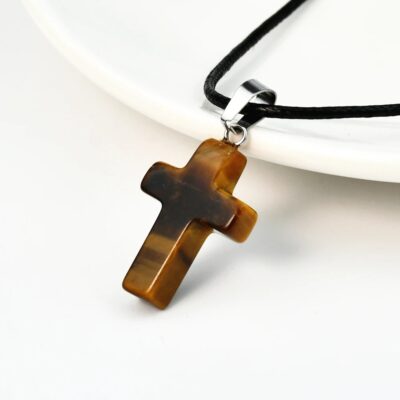 Collier avec pendentif croix en oeil de tigre