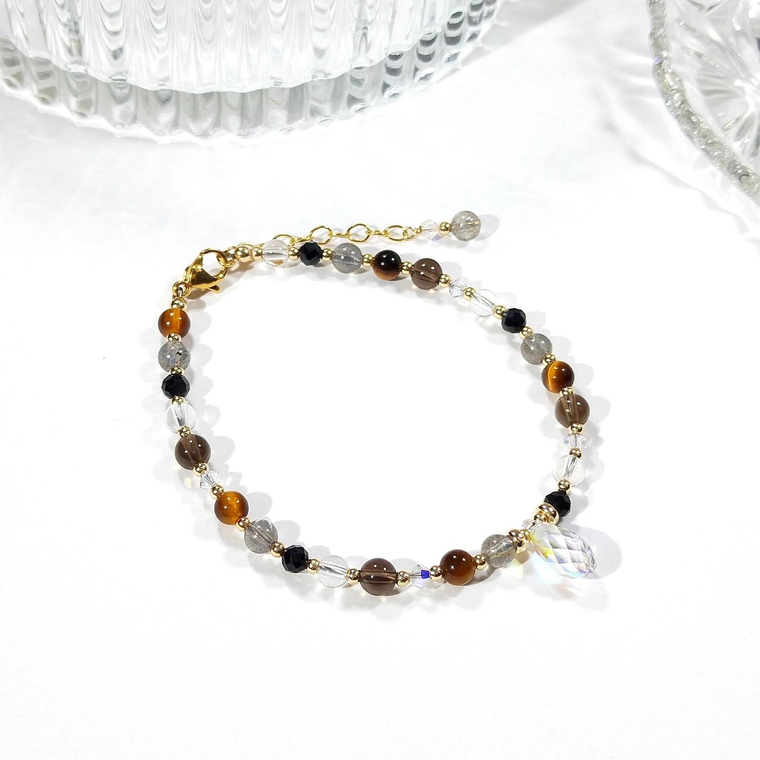 Bracelet en or oeil de tigre, labradorite, tourmaline et quartz - Égrégore Céleste 3 Bracelet en or oeil de tigre, labradorite, tourmaline et quartz
