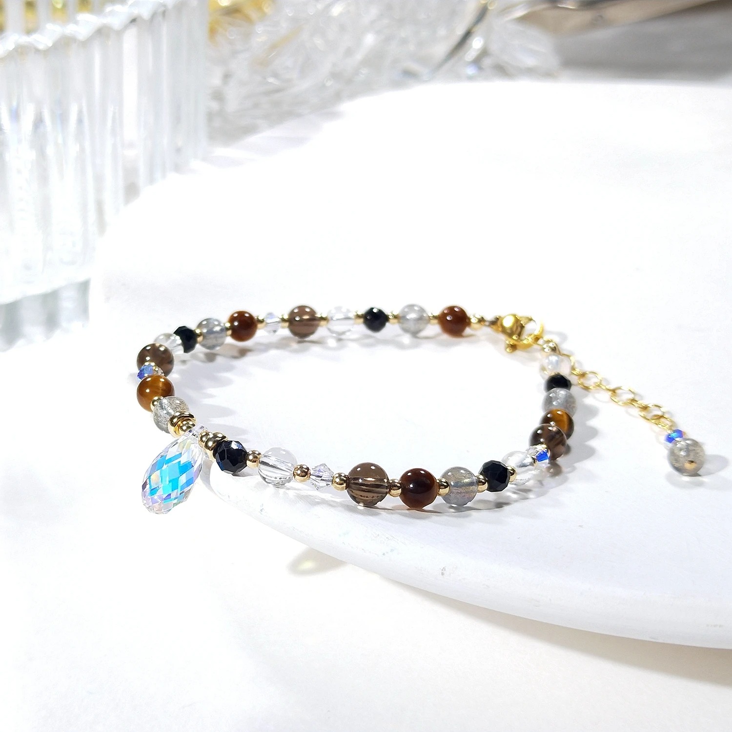 Bracelet en or oeil de tigre, labradorite, tourmaline et quartz - Égrégore Céleste 2 Bracelet en or oeil de tigre, labradorite, tourmaline et quartz